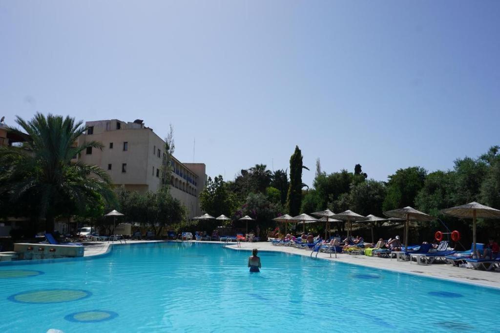 Alex'S Vacation Suite - 100M From The Beach - 6 Guests Paphos Extérieur photo