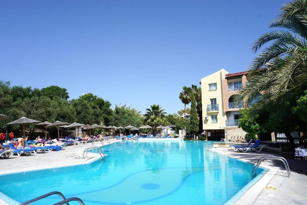 Alex'S Vacation Suite - 100M From The Beach - 6 Guests Paphos Extérieur photo